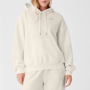 ALO accolade hoodie in bone - size large